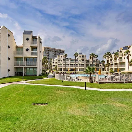 Ground Floor Cozy Condo Seconds From The Beach With Private Terrace